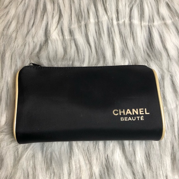 CHANEL Handbags - CHANEL make up bag ❤️ CHANEL Handbags - CHANEL make up bag ❤️